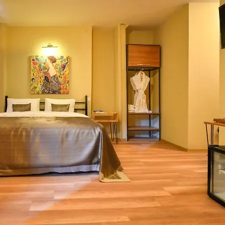 Hotel Maravilloso Pera 3*